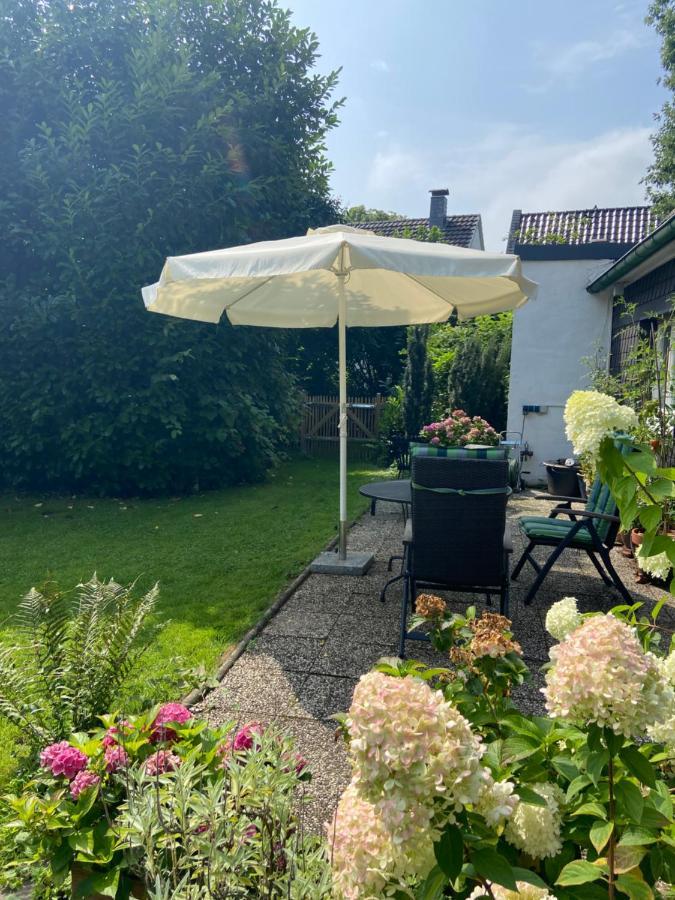 Bergisches Cottage Solingen - Tiny House Mit Garten Bagian luar foto